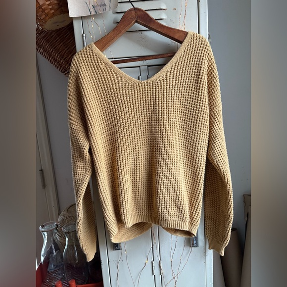 Twist Back Sweater - Picture 5 of 6